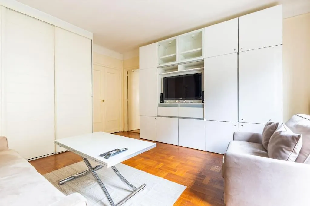Studio#porte Dauphine#avenue Foch#2pers.